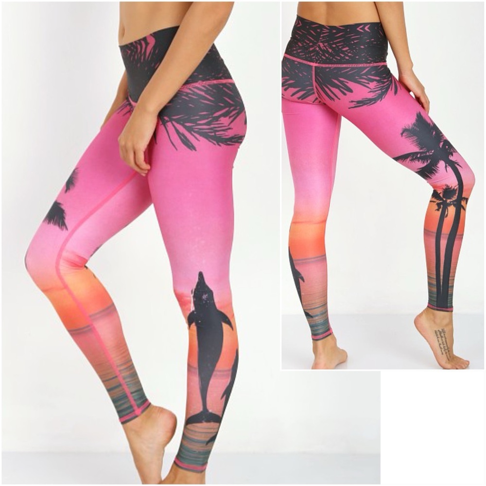 Teeki Hot Pant Love The Adventure Dolphin Pink Sunset Yoga Leggings Size Large